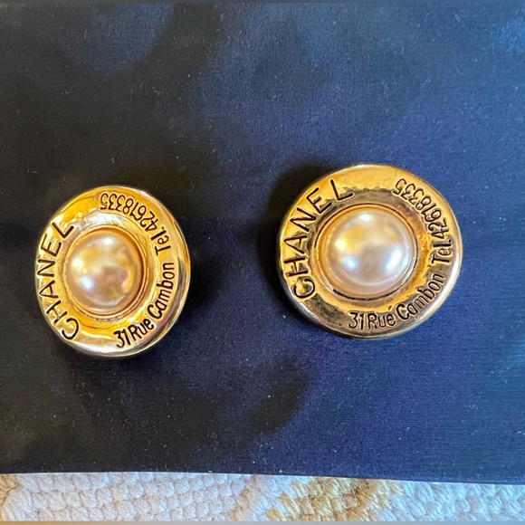 Chanel 31 Rue Cambon Vintage Clip Earrings - Picture 3 of 6